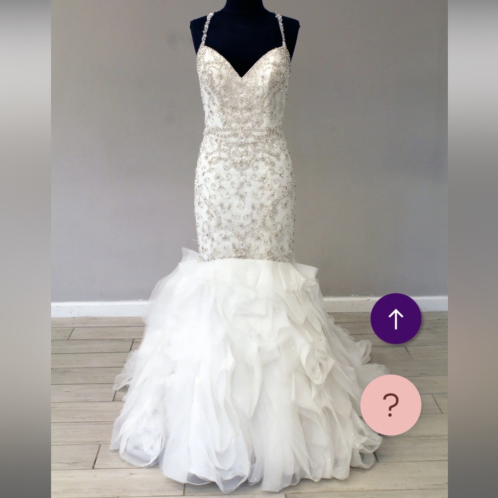 Kitty Chen Wedding Gown🤍 Previously worn for a project, minor damages shown.